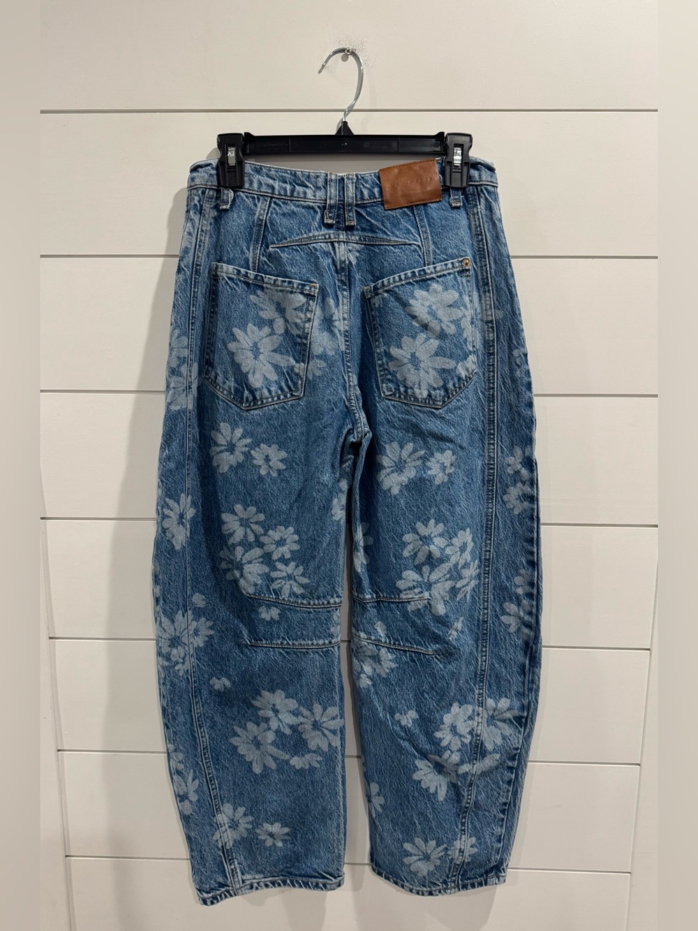 Free People We the Free Good Luck Printed Barrel jeans laser daisy - Picture 7 of 10